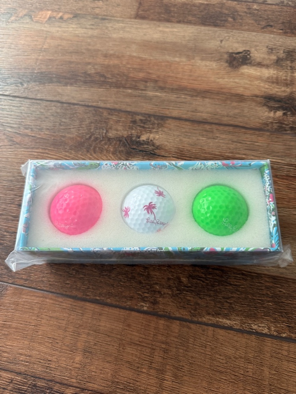 Lilly Pulitzer Pink, White & Green Golf Ball Gift Set NWT